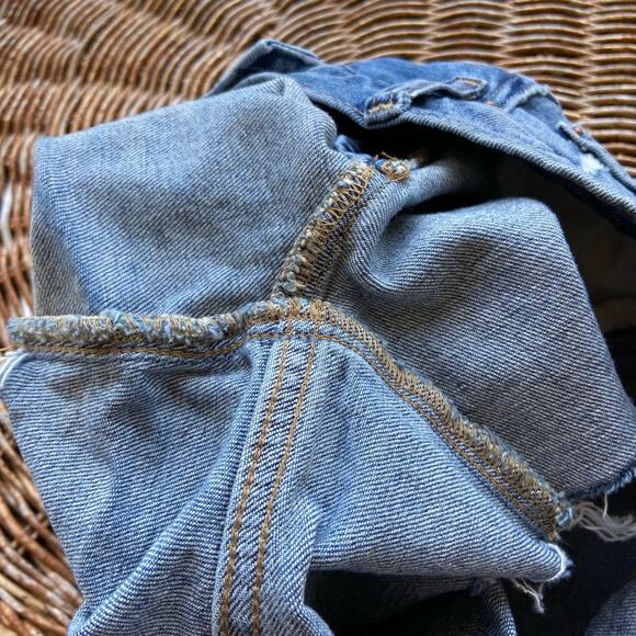 Gap Womens Shorts Size 2 26 Buttonfly 3.5" Denim Destructed Medium Wash Stretch - Picture 8 of 8